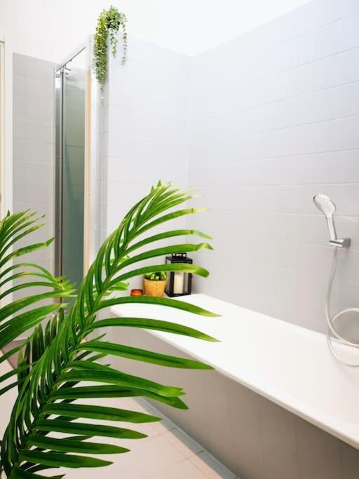 Sunny Flat 50 Meters From The Metro Apartment Milan Luaran gambar