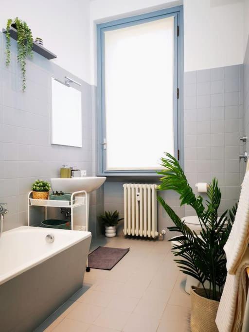 Sunny Flat 50 Meters From The Metro Apartment Milan Luaran gambar