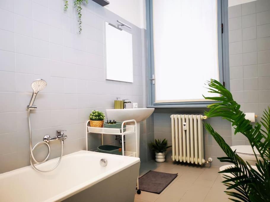 Sunny Flat 50 Meters From The Metro Apartment Milan Luaran gambar
