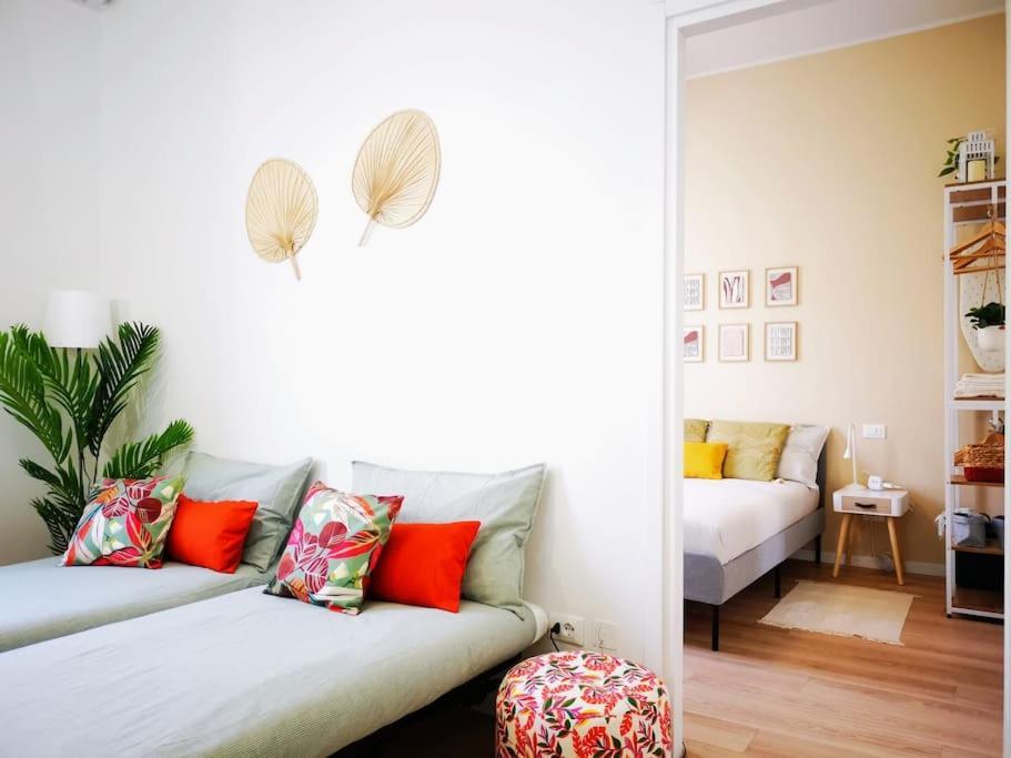 Sunny Flat 50 Meters From The Metro Apartment Milan Luaran gambar