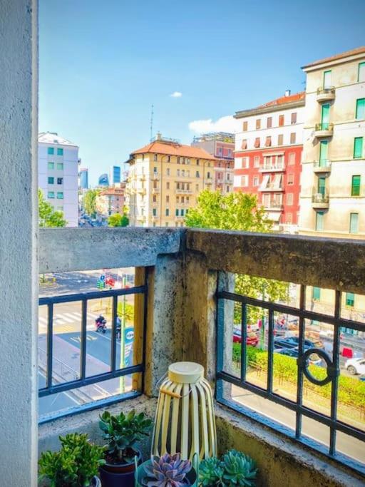 Sunny Flat 50 Meters From The Metro Apartment Milan Luaran gambar